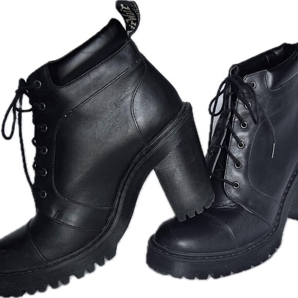EUC Dr. Martens Averil Black Leather Heeled Ankle Bootie Sz 10 - Picture 2 of 9